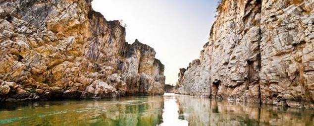 Description: Breathtaking Bhedaghat